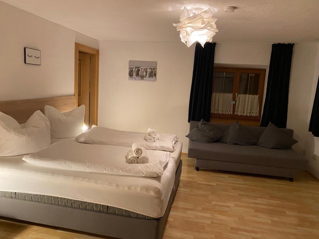 Appartments Krone Bichlbach Zimmer foto