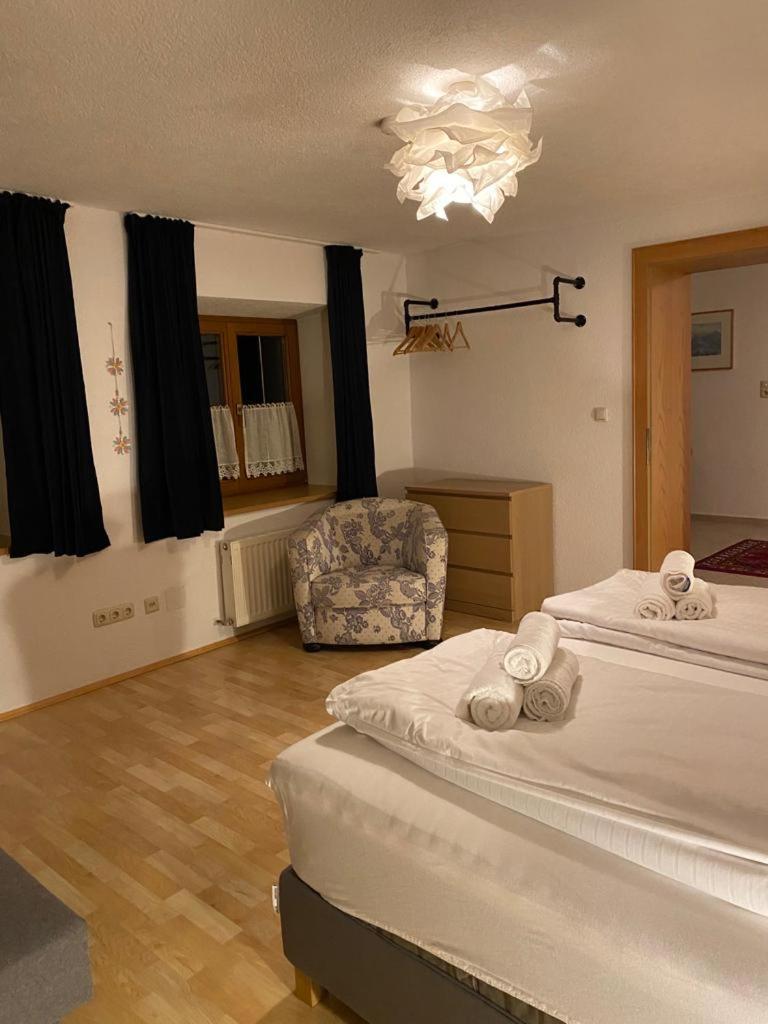 Appartments Krone Bichlbach Zimmer foto