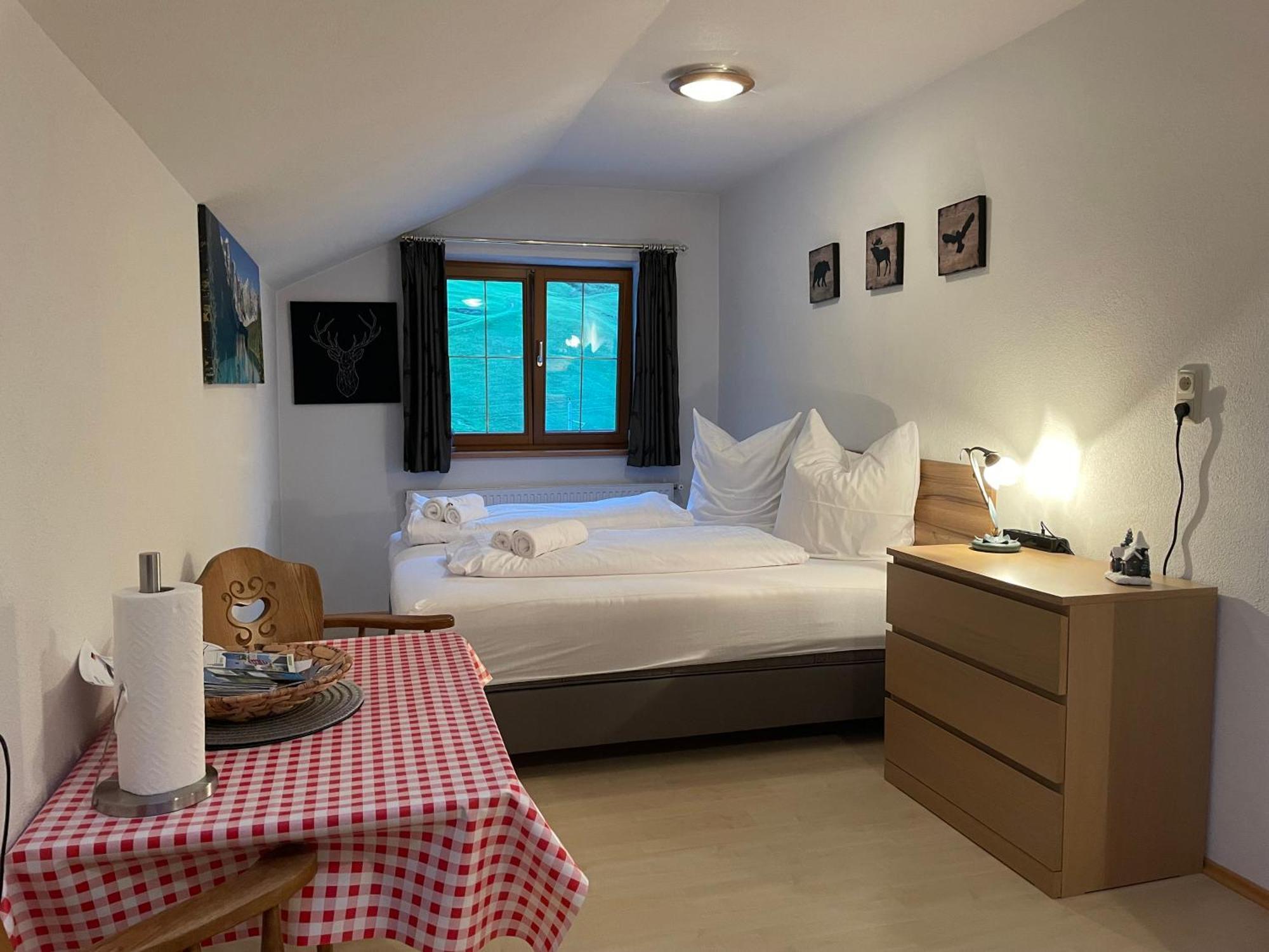 Appartments Krone Bichlbach Zimmer foto