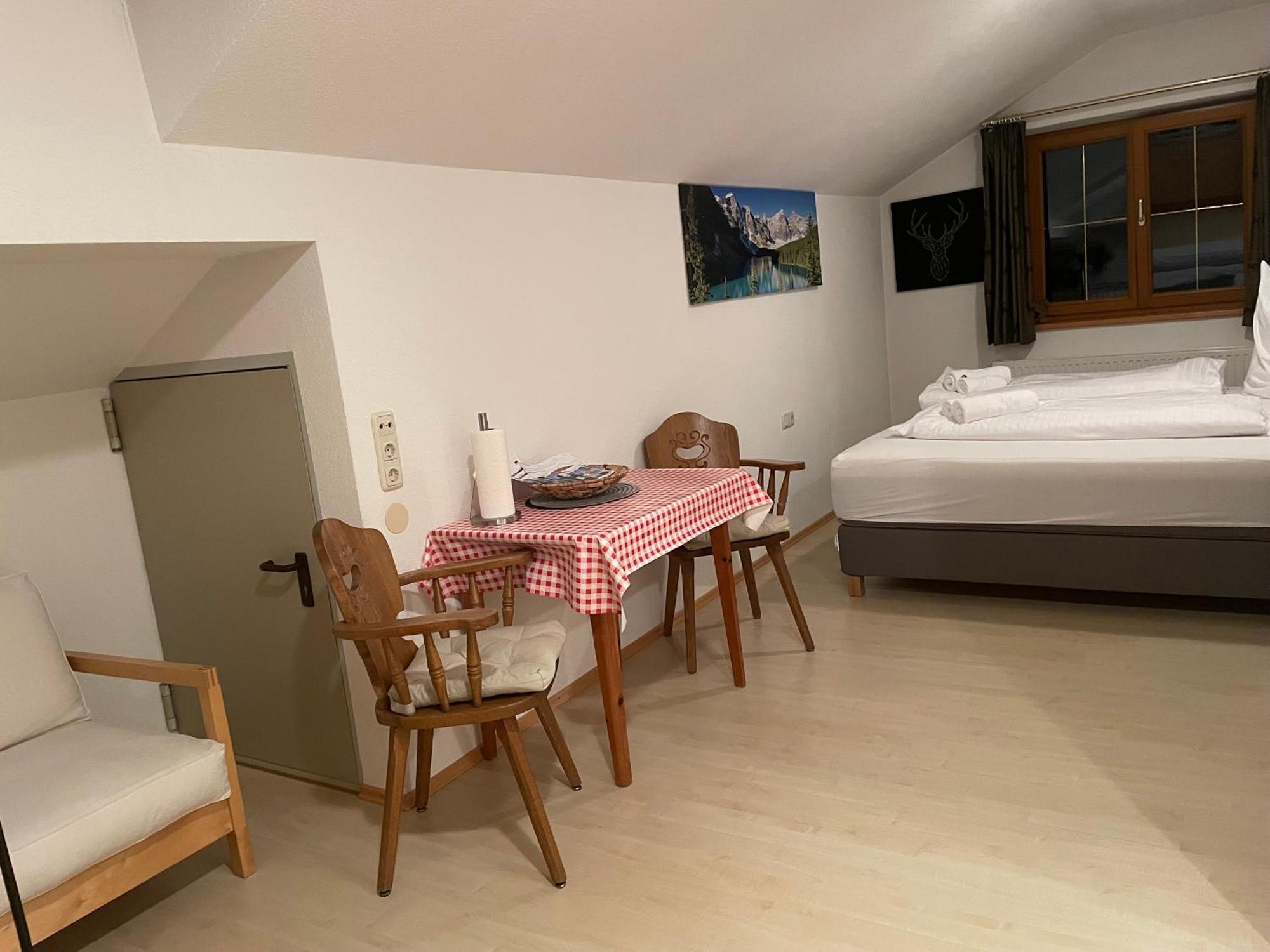 Appartments Krone Bichlbach Zimmer foto